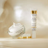 Goldene Anti-Aging-Infusionscreme unter Augen und auf Augenlider